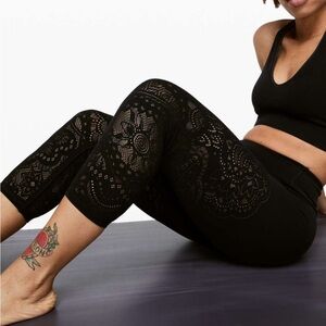 Lululemon Reveal Crop Zen Expression